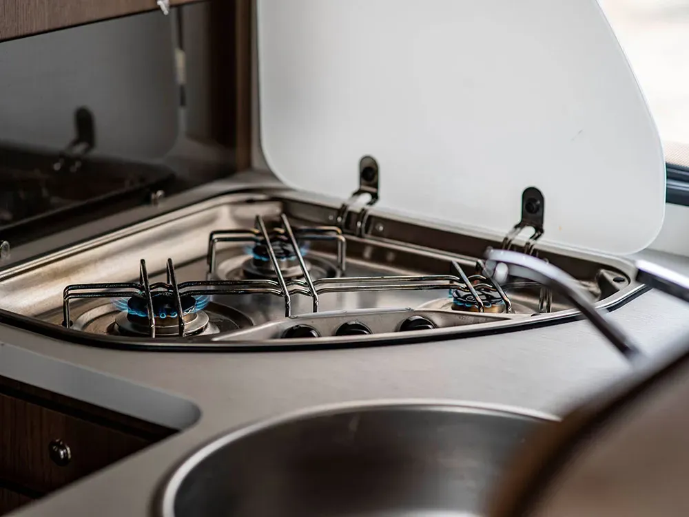 kamper z kuchenką gazową